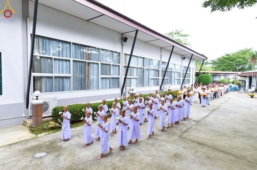 ภาพ No.216449:วันอังคารที่ 8 เม.ย. พ.ศ. 2568 พิธีบรรพชาสามเณร ณ ศูนย์ปฏิบัติธรรมเขาคิชฌกูฏ จันทบุรี