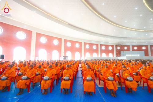 ภาพ No.130682:พิธีตักบาตรฉลองสามเณรใหม่ ในโครงการบรรพชา 1,250 รูป ณ แดนประสูติ สวนลุมพินี ประเทศเนปาล วันที่ 10 มีนาคม พ.ศ. 2567