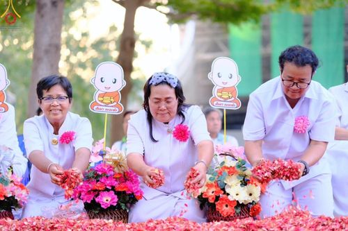 ภาพ No.201968:พิธีต้อนรับพระธรรมยาตรา ณ อนุสรณ์สถานลำดับที่ 7 สถานที่ขยายวิชชาธรรมกาย วัดพระธรรมกาย ต.คลองสาม อ.คลองหลวง จ.ปทุมธานี ในโครงการธรรมยาตรา กตัญญูบูชา มหาปูชนียาจารย์ พระมงคลเทพมุนี(สด จนฺทสโร) พระผู้ปราบมาร อนุสรณ์สถาน 7 แห่ง ปีที่ 13 วันที่ 26 มกราคม 2568