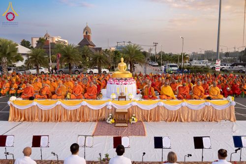 ภาพ No.276873:วันเสาร์ที่ 6 ธันวาคม พ.ศ. 2568 พิธีตักบาตรพระ 1,000 รูป อุทิศถวายพระราชกุศลสมเด็จพระนางเจ้าสิริกิติ์ พระบรมราชินีนาถ พระบรมราชชนนี พันปีหลวง และ ทำบุญเมืองลำปาง ครบรอบ 1,345 ปี ณ ลานพระบรมราชานุสาวรีย์สมเด็จพระนเรศวรมหาราชนครลำปาง อ.เกาะคา จ.ลำปาง