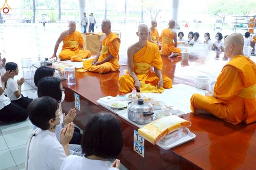 ภาพ No.240035:วันเสาร์ที่ 23 สิงหาคม พ.ศ. 2568 (วันพระ แรม 14 ค่ำ เดือน 9) พิธีบุพเปตพลี ครั้งที่ 169 ร่วมอุทิศบุญแด่หมู่ญาติที่ล่วงลับไปแล้ว และสืบทอดอายุพระพุทธศาสนา ณ หอฉันคุณยายอาจารย์ฯ วัดพระธรรมกาย