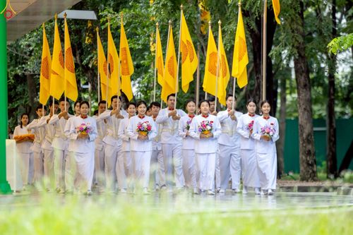 ภาพ No.228816:วันเสาร์ที่ 14 มิถุนายน พ.ศ. 2568 พิธีเวียนประทักษิณ , พิธีขอขมารับผ้าไตร ในโครงการบรรพชาอุปสมบทหมู่ ผู้บริหารรุ่นที่ 15 และ อุดมศึกษา รุ่นที่ 52 ณ โบสถ์พระไตรปิฎก วัดพระธรรมกาย