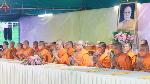 ภาพ No.108957:พิธีถวายภัตตาหารเป็นสังฆทาน แด่คณะพระธรรมยาตราฯ ในโครงการธรรมยาตรากตัญญูบูชา มหาปูชนียาจารย์ พระมงคลเทพมุนี(สด จนฺทสโร) พระผู้ปราบมาร อนุสรณ์สถาน 7 แห่ง ปีที่ 12 วันที่ 9 มกราคม พ.ศ. 2567 ณ อนุสรณ์สถานคลองบางนางแท่น  อ.สามพราน จ.นครปฐม
