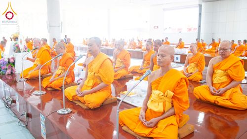 ภาพ No.268263:วันที่ 8 พฤศจิกายน พ.ศ. 2568 พิธีถวายภัตตาหารเมนูสวรรค์ เพื่อการบรรลุธรรม ณ หอฉันคุณยายอาจารย์ฯ วัดพระธรรมกาย