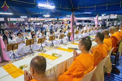 ภาพ No.192497:พิธีถวายภัตตาหารเป็นสังฆทาน แด่พระธรรมยาตรา ณ อนุสรณ์สถานคลองบางนางแท่น อ.สามพราน จ.นครปฐม ในโครงการธรรมยาตรา กตัญญูบูชา มหาปูชนียาจารย์ พระมงคลเทพมุนี(สด จนฺทสโร) พระผู้ปราบมาร อนุสรณ์สถาน 7 แห่ง ปีที่ 13 วันที่ 10 มกราคม พ.ศ. 2568