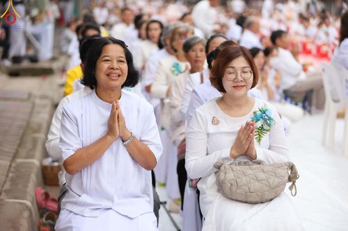 ภาพ No.146199:ตักบาตรพระ 1,384 รูป ทำบุญเมืองฝางครบรอบ 1,383 ปี ถวายเป็นพระราชกุศลแด่พระบาทสมเด็จพระเจ้าอยู่หัว เนื่องในโอกาสพระราชพิธีมหามงคล เฉลิมพระชนมพรรษา 6 รอบ 72 พรรษา วันเสาร์ที่ 27 กรกฎาคม พ.ศ.2567  ณ ถนนหน้าที่ว่าการอำเภอฝาง จ.เชียงใหม่