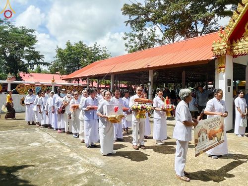 ภาพ No.164463:พิธีทอดกฐิน ณ วัดโนนสมบูรณ์ จ.ปราจีนบุรี ในโครงการกฐินสามัคคีทั่วไทย 30,000 วัด บูชาธรรม 80 ปี หลวงพ่อธัมมชโย โดย คณะศิษยานุศิษย์วัดพระธรรมกาย วันที่ 20 ตุลาคม พ.ศ. 2567