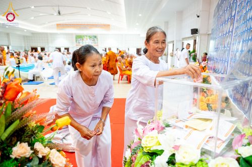 ภาพ No.238779:วันเสาร์ที่ 16 สิงหาคม พ.ศ. 2568 งานบุญประจำปี ครั้งที่ 20 พิธีทักษิณานุปทานแด่บรรพชน ตระกูลผ่องสวัสดิ์และหมู่ญาติที่ล่วงลับไปแล้ว ณ พระมหาเจดีย์ทัตตชีโว ศูนย์อบรมเยาวชนกาญจนบุรี