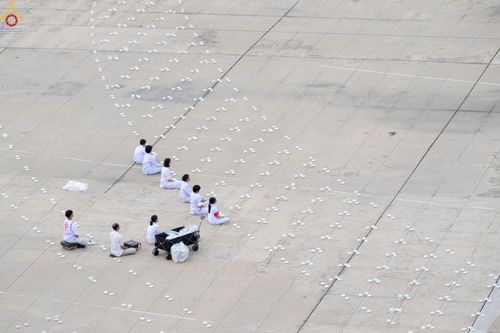 ภาพ No.240936:วันพุธที่ 27 สิงหาคม พ.ศ. 2568 พิธีจุดประทีป ในวันธรรมชัย ณ วัดพระธรรมกาย