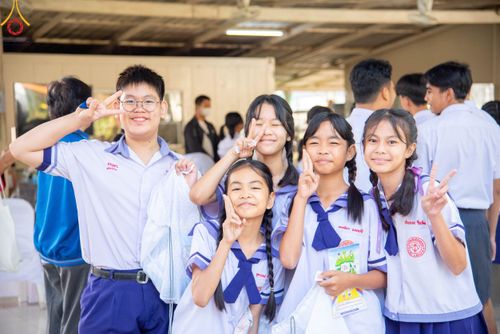 ภาพ No.103414:วันรวมพลังเด็กดี V-Star ผู้นำฟื้นฟูศีลธรรมโลก จังหวัดเชียงรายและจังหวัดพะเยา ณ ศูนย์ปฏิบัติธรรมจังหวัดเชียงราย วันที่ 2 ธันวาคม พ.ศ. 2566