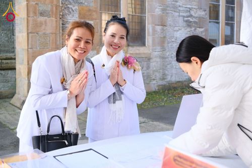 ภาพ No.172126:พิธีทอดกฐิน วัดพระธรรมกายสก็อตแลนด์ บูชาธรรม 80 ปี หลวงพ่อธัมมชโย โดยคณะศิษยานุศิษย์วัดพระธรรมกาย วันที่ 25 ตุลาคม พ.ศ. 2567