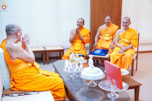 ภาพ No.84537:หลวงพ่อทัตตชีโว ได้เมตตาเป็นประธานสงฆ์ในพิธีถวายพระบรมสารีริกธาตุ องค์พระธรรมกาย รัตนชาติและปัจจัยร่วมบุญสถาปนาเจดีย์  แด่พระสมุห์สุทธิศักดิ์ ฐิตสุทธิ เจ้าอาวาสวัดเก่าเขาน้อย 