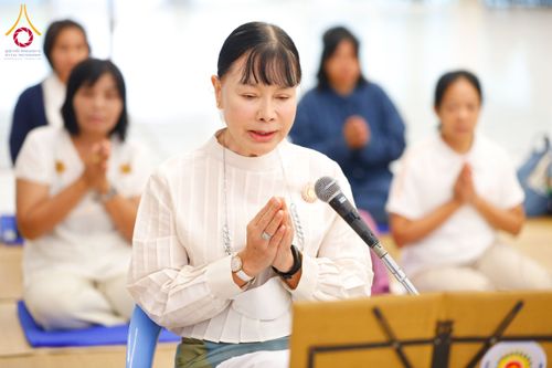 ภาพ No.129207:พิธีถวายภัตตาหารเป็นสังฆทาน แด่คณะพระธรรมยาตราฯ ในโครงการธรรมยาตราอัญเชิญพระบรมสารีริกธาตุ  ประดิษฐาน ณ มหารัตนเจดีย์สิริปทุมสวรรค์ อ.บางกล่ำ จ.สงขลา วันที่ 11 มีนาคม พ.ศ. 2567