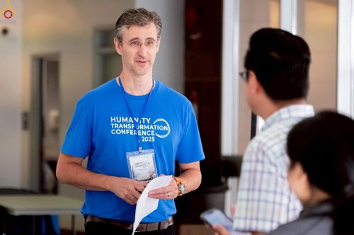 ภาพ No.249725:วันอาทิตย์ที่ 28 กันยายน พ.ศ. 2568 การปฏิบัติธรรมบูชาธรรม 108 ปี แห่งการบรรลุธรรมของหลวงปู่วัดปากน้ำ ได้จุดประทีปสันติภาพไปทั่วโลก และได้ร่วมเสวนาทางปัญญา เพื่อการขยายพระพุทธศาสนาวิชชาธรรมกายไปทั่วโลก  ในงาน HTC Newyork USA