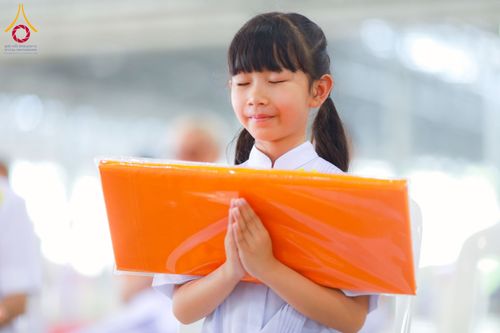 ภาพ No.215347:วันอาทิตย์ต้นเดือนที่ 6 เมษายน พ.ศ. 2568 ขบวนอัญเชิญผ้าป่าสมทบ มหาสังฆทาน 40,000 กว่าวัดทั่วประเทศ ณ สภาธรรมกายสากล วัดพระธรรมกาย