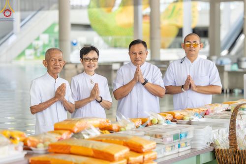 ภาพ No.168640:พิธีถวายภัตตาหารเมนูสวรรค์ ณ หอฉันคุณยายอาจารย์ วัดพระธรรมกาย ในวันเสาร์ที่ 9 พฤศจิกายน พ.ศ. 2567
