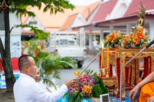 ภาพ No.87269:พิธีถวายสังฆทาน 323 วัด 4 จังหวัดชายแดนภาคใต้  ปีที่ 19 ครั้งที่ 165 พิธีมอบกองทุนหนุนแรงใจช่วยครูใต้  ปีที่ 16 ครั้งที่ 130 และพิธีทำบุญอุทิศส่วนกุศลให้ผู้วายชนม์ ณ วัดพุทธภูมิ อ.เมือง จ.ยะลา วันเสาร์ที่ 9 กันยายน พ.ศ. 2566