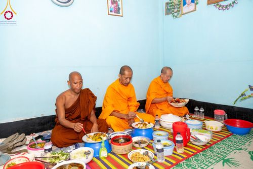 ภาพ No.98565:พิธีทอดกฐินสมทบวัดกัลยาณมิตรต่างประเทศ ณ วัดราชบัณนะวิหาร เมืองรังกามาติ ประเทศบังกลาเทศ วันศุกร์ที่ 24 พฤศจิกายน พ.ศ. 2566