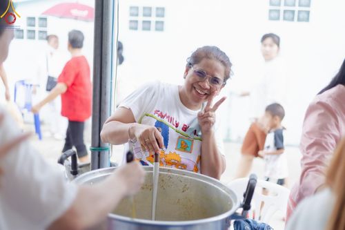 ภาพ No.164614:พิธีทอดกฐิน ณ วัดพูนพิมลราช อ.บางบัวทอง จ.นนทบุรี ในโครงการกฐินสามัคคีทั่วไทย 30,000 วัด บูชาธรรม 80 ปี หลวงพ่อธัมมชโย โดยคณะศิษยานุศิษย์วัดพระธรรมกาย วันที่ 20 ตุลาคม พ.ศ. 2567