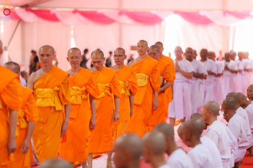 ภาพ No.103215:พิธีบรรพชา พิธีขอศีลและนิสัย ธรรมทายาทชาวอินโดนีเซียกว่า 1,000 คน ณ มหาเจดีย์บุโรพุทโธ ประเทศอินโดนีเซีย ในวันที่ 19 ธันวาคม พ.ศ. 2566