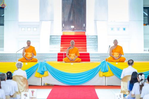 ภาพ No.227657:วันเสาร์ที่ 31 พฤษภาคม พ.ศ.2568 พิธีถวายผ้าไตรแด่สามเณรผู้เข้ารับการอุปสมบท , พิธีอุปสมบทสามเณรเตรียม DCI วัดพระธรรมกาย จ.ปทุมธานี