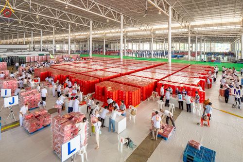 ภาพ No.214291:วันที่ 29 มีนาคม พ.ศ.2568 กิจกรรมใส่ถุงซิปกล่องไทยธรรม เพื่อรักษาความประณีตของกล่องไทยธรรม ในทุกสภาพอากาศ ณ บ้านแก้วเรือนทองคุณยาย วัดพระธรรมกาย