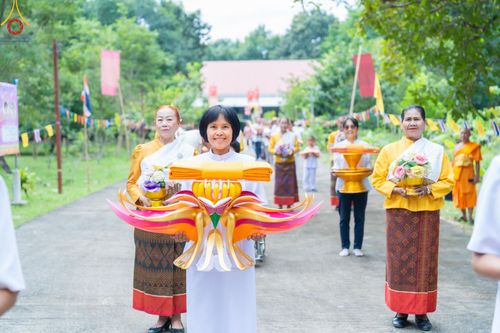 ภาพ No.179179:พิธีทอดกฐิน ณ ศูนย์ปฎิบัติธรรมศรีสะเกษ (สวนป่าตะวันธรรม) อ.กันทรารมย์ จ.ศรีสะเกษ ในโครงการกฐินสามัคคีทั่วไทย 30,000 วัด บูชาธรรม 80 ปี หลวงพ่อธัมมชโย โดยคณะศิษยานุศิษย์วัดพระธรรมกาย วันที่ 26 ตุลาคม พ.ศ. 2567