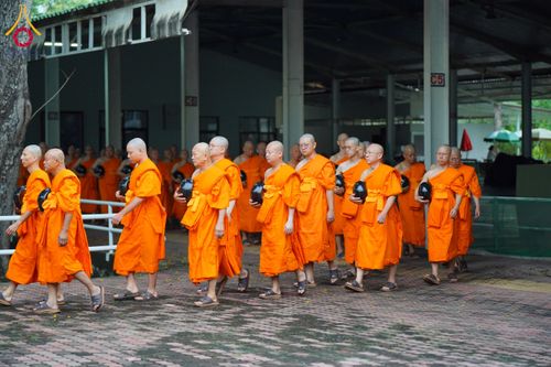 ภาพ No.144239:พิธีตักบาตรพระใหม่  โครงการบรรพชาอุปสมบทหมู่ ธรรมทายาทนานาชาติ (ภาษาจีน) ณ อาคารโถงช้าง วัดพระธรรมกาย วันอาทิตย์ที่ 14 กรกฎาคม พ.ศ. 2567