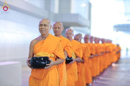 ภาพ No.196003:ผู้ว่าปทุมฯ เปิดงานวันครู ครั้งที่ 69 พ.ศ. 2568 จังหวัดปทุมธานี “เรียนดี มีความสุข : ครูไทยร่วมใจปฏิวัติการศึกษา เด็กฉลาดคิด ฉลาดทำ” ณ วัดพระธรรมกาย - รวมใจระลึกถึงพระคุณบูรพาจารย์ ยกย่องเชิดชูเกียรติผู้ประกอบวิชาชีพทางการศึกษาที่ประกอบคุณงามความดี 