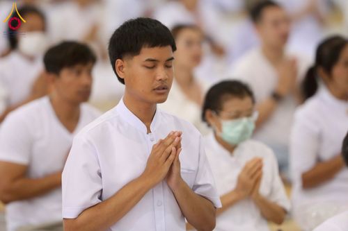 ภาพ No.215258:วันอาทิตย์ต้นเดือนที่ 6 เมษายน พ.ศ. 2568 พิธีบูชาข้าวพระ สภาธรรมกายสากล วัดพระธรรมกาย