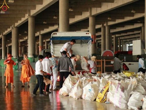 ภาพ No.59597:V.39 ทุ่มสุดใจ ธรรมชัย 80 ปี การเตรียมงาน การปฏิบัติงาน ของเจ้าหน้าที่หน่วยงานต่างๆ เพื่อพิธีฉลองอายุวัฒนมงคล 80 ปี หลวงพ่อธัมมชโย และรับถวายมหาสังฆทาน 10,000 กว่าวัดทั่วประเทศ ในวันคุ้มครองโลก จันทร์ที่ 22 เมษายน พ.ศ. 2567