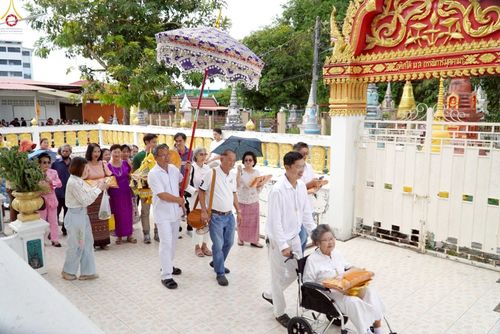 ภาพ No.252141:วันที่ 11 ตุลาคม พ.ศ. 2568 พิธีทอดกฐินสามัคคีทั่วไทย 30,000 วัด โดยคณะศิษยานุศิษย์ บูชาธรรม 81 ปี หลวงพ่อธัมมชโย ณ วัดกลางทุมมาวาส อ.พนัสนิคม จ.ชลบุรี