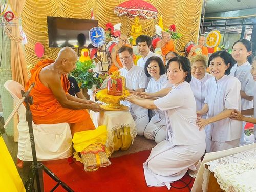 ภาพ No.173515:พิธีทอดกฐิน ณ วัดดงคุย จ.ปราจีนบุรี ในโครงการกฐินสามัคคีทั่วไทย 30,000 วัด บูชาธรรม 80 ปี หลวงพ่อธัมมชโย โดยคณะศิษยานุศิษย์วัดพระธรรมกาย วันที่ 27 ตุลาคม พ.ศ. 2567