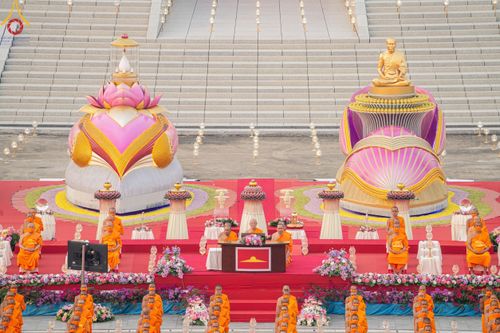 ภาพ No.121931:พิธีจุดประทีปถวายเป็นพุทธบูชา และบูชาธรรมมหาปูชนียาจารย์ พระมงคลเทพมุนี(สด จนฺทสโร) ในโครงการธรรมยาตรา กตัญญูบูชา มหาปูชนียาจารย์ พระมงคลเทพมุนี(สด จนฺทสโร) พระผู้ปราบมาร อนุสรณ์สถาน 7 แห่ง ปีที่ 12 วันที่ 31 มกราคม พ.ศ. 2567 ณ วัดพระธรรมกาย จ.ปทุมธานี