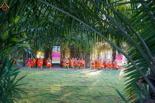 ภาพ No.104959:พิธีตักบาตรพระ ๑,๐๐๐ รูป ฉลองเมืองลำปาง ๑,๓๔๓ ปี วันเสาร์ที่ ๓๐ ธันวาคม พ.ศ. ๒๕๖๖ ณ ศูนย์ปฏิบัติธรรมลำปาง อำเภอเมือง จังหวัดลำปาง