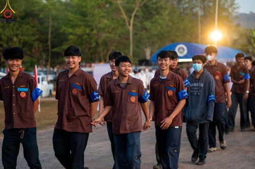 ภาพ No.103798:พิธีตักบาตรพระ 1,000 รูป ครั้งที่ 7 ถวายเป็นพุทธบูชา เพื่อช่วยเหลือคณะสงฆ์ 323 วัด 4 จังหวัดชายแดนภาคใต้ และถวายแด่คณะสงฆ์จังหวัดพิษณุโลก ณ ลานธรรมธุดงคสถานพิษณุโลก อ.วังทอง จ.พิษณุโลก วันที่ 24 ธันวาคม พ.ศ. 2566