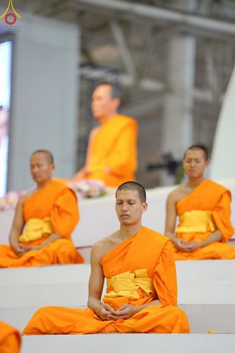 ภาพ No.219361:วันอังคารที่ 22 เมษายน พ.ศ. 2568 พิธีมอบปัจจัยช่วยเหลือครู 4 จังหวัดชายแดนภาคใต้ , พิธีกล่าวคำถวายอุปกรณ์ เพื่อเตรียมการต้อนรับคณะสงฆ์ฯ , พิธีกล่าวคำถวายภัตตาหารเป็นสังฆทาน , คณะสงฆ์ฉันภัตตาหารเพล  เนื่องในวันคุ้มครองโลก พิธีถวายมหาสังฆทานแด่คณะสงฆ์