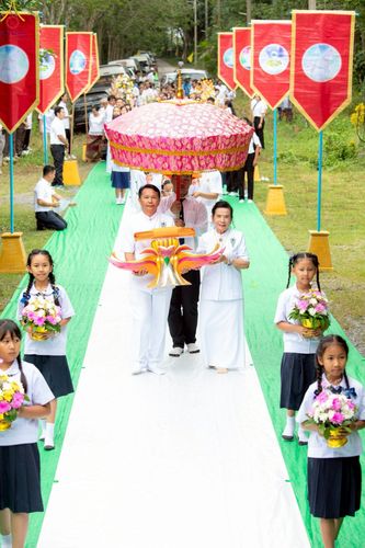 ภาพ No.263793:วันที่ 23 ตุลาคม พ.ศ. 2568 พิธีทอดกฐินสามัคคีทั่วไทย 30,000 วัด โดยคณะศิษยานุศิษย์ บูชาธรรม 81 ปี หลวงพ่อธัมมชโย ณ ธุดงคสถานสุราษฎร์ธานี ต.ขุนทะเล อ.เมือง จ.สุราษฎร์ธานี