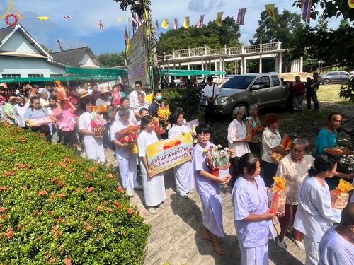 ภาพ No.169827:พิธีทอดกฐิน ณ วัดชุมนุมใน จ.ระยอง ในโครงการกฐินสามัคคีทั่วไทย 30,000 วัด บูชาธรรม 80 ปี หลวงพ่อธัมมชโย โดยคณะศิษยานุศิษย์วัดพระธรรมกาย วันที่ 26 ตุลาคม พ.ศ. 2567