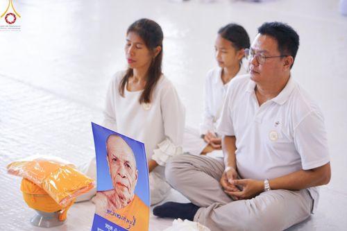 ภาพ No.133864:พิธีขอขมามอบผ้าไตร โครงการบรรพชาสามเณร ศูนย์อบรมวัดพระธรรมกาย ณ วัดพระธรรมกาย วันเสาร์ที่ 6 เมษายน พ.ศ. 2567