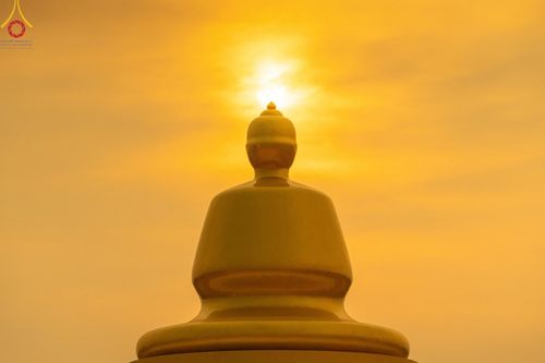 ภาพ No.200564:พิธีจุดประทีปถวายเป็นพุทธบูชา และบูชาธรรมมหาปูชนียาจารย์ ณ อนุสรณ์สถานบางปลา วัดบางปลา อำเภอบางเลน จังหวัดนครปฐม ในโครงการธรรมยาตรา กตัญญูบูชา มหาปูชนียาจารย์ พระมงคลเทพมุนี(สด จนฺทสโร) พระผู้ปราบมาร อนุสรณ์สถาน 7 แห่ง ปีที่ 13 วันที่ 23 มกราคม พ.ศ. 2568