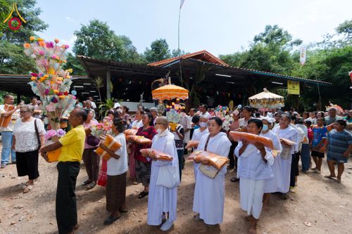 ภาพ No.172266:พิธีทอดกฐิน วัดเจริญธรรมมาราม จ.จันทบุรี ในโครงการกฐินสามัคคีทั่วไทย 30,000 วัด บูชาธรรม 80 ปี หลวงพ่อธัมมชโย โดยคณะศิษยานุศิษย์วัดพระธรรมกาย วันที่ 30 ตุลาคม พ.ศ. 2567