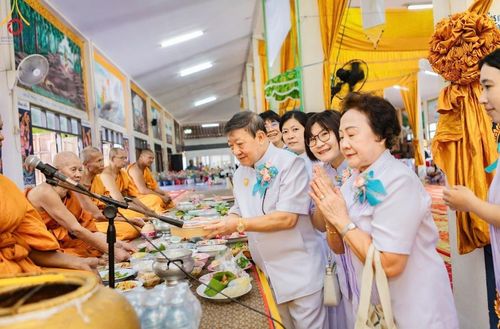 ภาพ No.170068:พิธีทอดกฐิน ณ วัดทุ่งวิจิตร อ.นาดี จ.ปราจีนบุรี ในโครงการกฐินสามัคคีทั่วไทย 30,000 วัด บูชาธรรม 80 ปี หลวงพ่อธัมมชโย โดยคณะศิษยานุศิษย์วัดพระธรรมกาย วันที่ 27 ตุลาคม พ.ศ. 2567