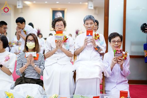 ภาพ No.183759:พิธีทอดกฐิน วัดพระธรรมกายไทเป ประเทศไต้หวัน  บูชาธรรม 80 ปี หลวงพ่อธัมมชโย โดยคณะศิษยานุศิษย์วัดพระธรรมกาย วันที่ 10 พฤศจิกายน พ.ศ. 2567