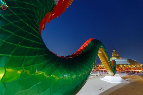 ภาพ No.200984:พิธีตักบาตรพระธรรมยาตรา ณ อนุสรณ์สถานลำดับที่ 5 สถานที่เผยแผ่วิชชาธรรมกายครั้งแรก อนุสรณ์สถานบางปลา วัดบางปลา อำเภอบางเลน จังหวัดนครปฐม ในโครงการธรรมยาตรา กตัญญูบูชา มหาปูชนียาจารย์ พระมงคลเทพมุนี(สด จนฺทสโร) พระผู้ปราบมาร อนุสรณ์สถาน 7 แห่ง ปีที่ 13