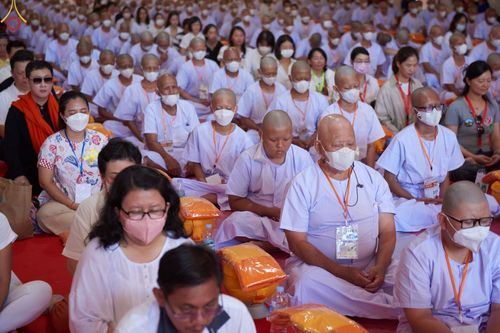 ภาพ No.67933:พิธีขอขมามอบผ้าไตรและบาตร แด่นาคธรรมทายาท ณ ประเทศอินโดนีเซีย เมื่อวันที่ 17 ธันวาคม พ.ศ. 2565