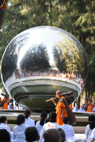 ภาพ No.110350:พิธีต้อนรับพระธรรมยาตรา ในโครงการธรรมยาตรากตัญญูบูชา มหาปูชนียาจารย์ พระมงคลเทพมุนี(สด จนฺทสโร) พระผู้ปราบมาร อนุสรณ์สถาน 7 แห่ง ปีที่ 12 วันที่ 11 มกราคม พ.ศ. 2567 ณ อนุสรณ์สถานลำดับที่ 3 สถานที่เกิดใหม่ในเพศสมณะ วัดสองพี่น้อง จ.สุพรรณบุรี