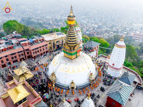 ภาพ No.213068:วันที่ 17 - 18 มีนาคม พ.ศ. 2568 คณะสงฆ์และสามเณรเดินบิณฑบาต รอบเมืองในพื้นที่ วัดสยมภูวนาถและราชวังปาตัน ณ เมืองกาฐมาณฑุ ประเทศเนปาล