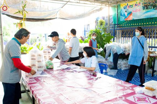 ภาพ No.107493:พิธีตักบาตรพระธรรมยาตราฯ ในโครงการธรรมยาตรากตัญญูบูชา มหาปูชนียาจารย์ พระมงคลเทพมุนี(สด จนฺทสโร) พระผู้ปราบมาร ปีที่ 12 ณ อนุสรณ์สถานมหาวิหารพระมงคลเทพมุนี อ.สองพี่น้อง จ.สุพรรณบุรี วันที่ 7 มกราคม พ.ศ. 2567