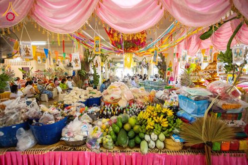 ภาพ No.171664:พิธีทอดกฐิน ณ วัดมหาโพธิ์ จ.ลพบุรี ในโครงการกฐินสามัคคีทั่วไทย 30,000 วัด บูชาธรรม 80 ปี หลวงพ่อธัมมชโย โดยคณะศิษยานุศิษย์วัดพระธรรมกาย วันที่ 27 ตุลาคม พ.ศ. 2567